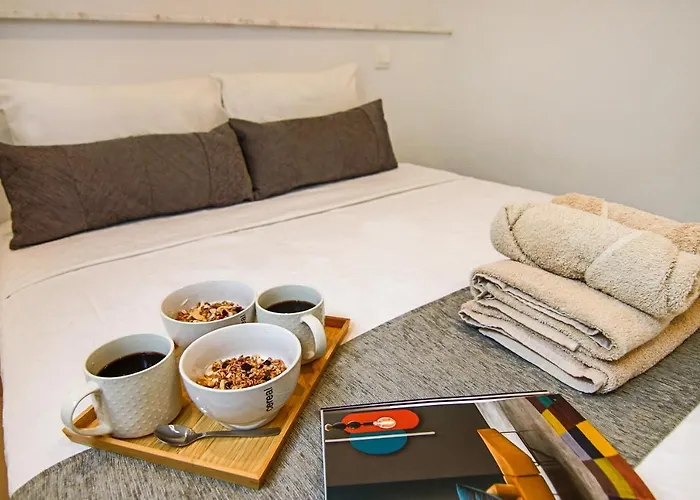 Phaedrus Living - Seaside Executive Flat Harbour 101